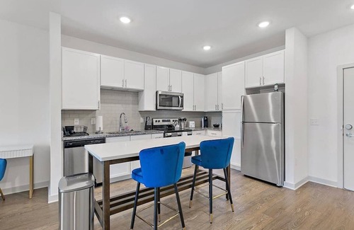 Arlington Apartamento | Modern 1BR Retreat with Lake View