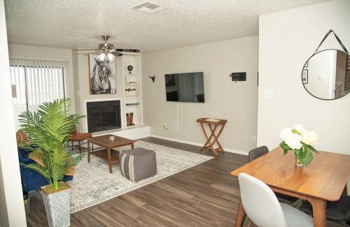South Lamar Apartamento | Modern 1BR SOLA - Pool & Gym 5 min to DT + Dogs ok