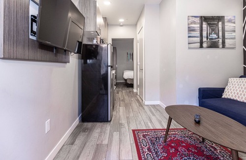 Old Town Casa | Modern 1BR Walk to All! Parking, Wi-Fi ⚡️ Cable TV - Discounts For Longer Stays