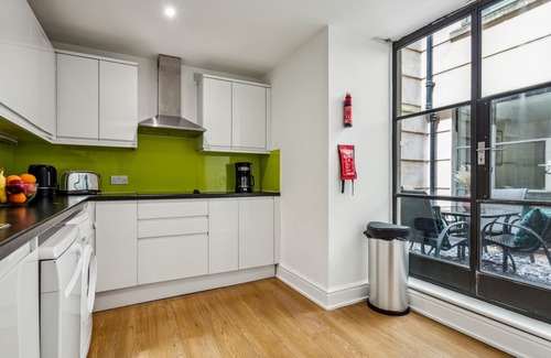 The City of London Apartamento | Modern 1BR with Patio in the Heart of Holborn