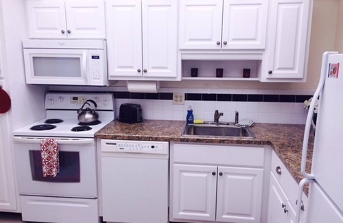Braden River Condominio | ¡Condominio amueblado moderno 2BD, 2BA con GRAN vista del campo de golf!