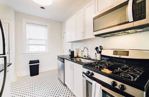 Detroit Apartamento | Modern 2/1 Apt near the Villages | Free Parking