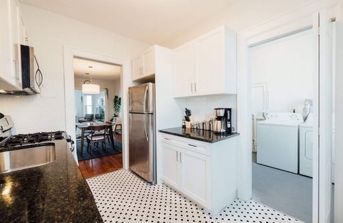 Detroit Apartamento | Modern 2/1 Apt near the Villages | Free Parking