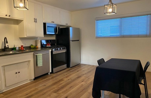 North Hollywood Condominio | Modern 2/1 Creative Space