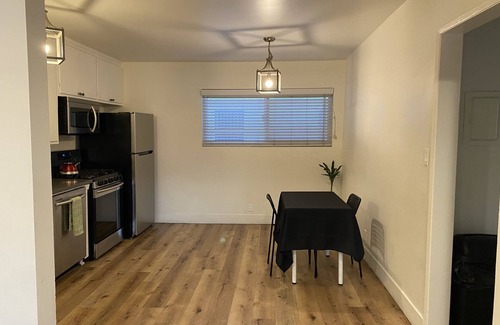 North Hollywood Condominio | Modern 2/1 Creative Space