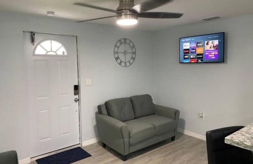 Parrish Casa | Modern 2/1 in Parrish FL Sleeps 6 Quiet Dead End St 1/2 Acre Wow