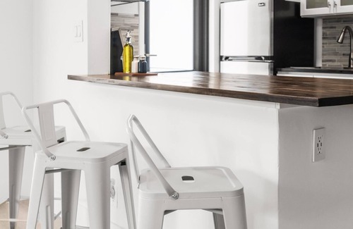 Croissant Park Condominio | Modern 2/1 rent near Las Olas Fort Lauderdale