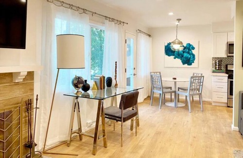 Downtown Condominio | Modern 2/2 Glendale Condo, Parking, Washer/Dryer