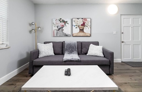 Victoria Park Villa | Modern 2 Bd Apartment In Victoria Park, Fort Lauderdale