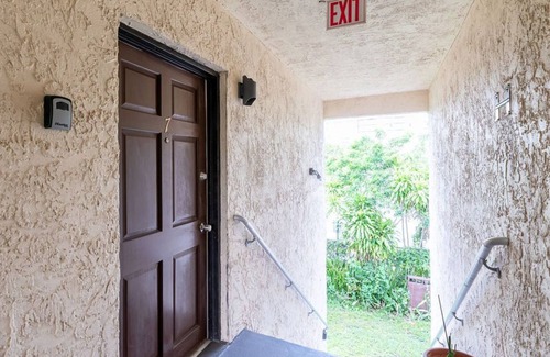 Victoria Park Villa | Modern 2 Bd Apartment In Victoria Park, Fort Lauderdale