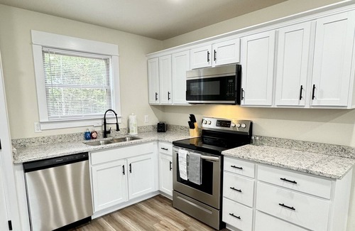 Jacksonville Casa | Modern 2 Bed/1 Bath Bungalow ~ Jacksonville, AR