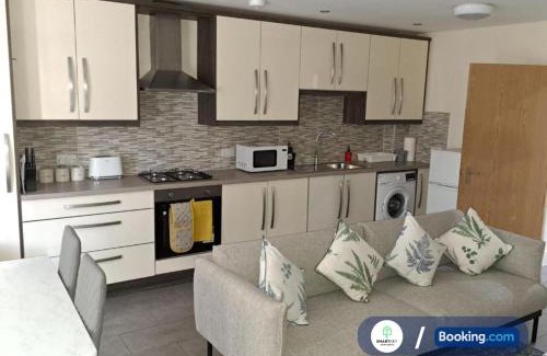 Watford Apartamento | Modern 2 Bed 2 Bath Apartment Free Parking