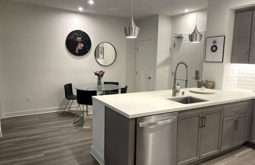 Cerritos Apartamento | Modern 2 bed / 2 bath near Disneyland