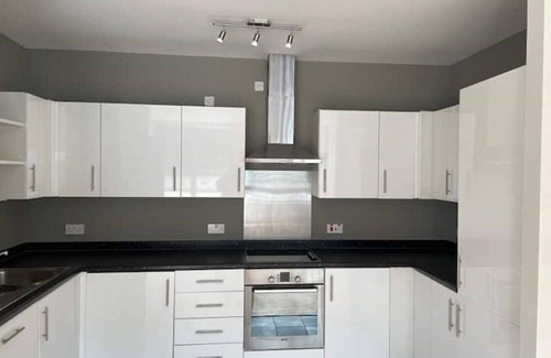 Copers Cope Apartamento | Modern 2 Bed Apartment Next To Station + Parking