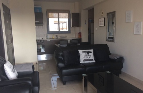 Universal Apartamento | Moderno apartamento de 2 dormitorios con WiFi situado en el Área Universal de Paphos