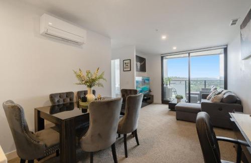 Phillip Apartamento | Modern 2-Bed Apartment with Premium Amenities