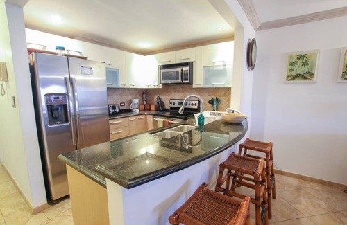 St. Lawrence Gap Apartamento | Modern 2-bed Apt by Beach in St. Lawrence Gap