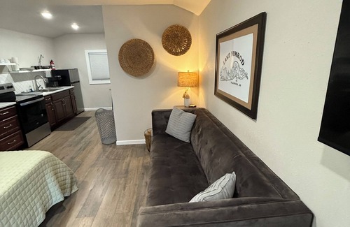 Plainview Cabina | Modern 2 bed cabin 2 miles from Lake Nimrod and within 30 mins of 4 state parks