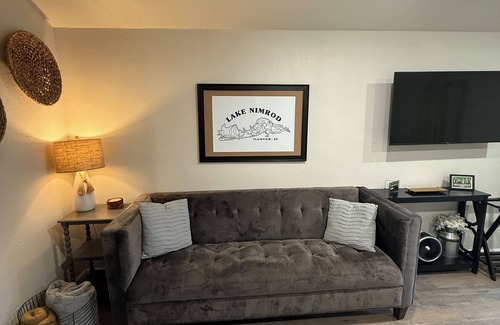 Plainview Cabina | Modern 2 bed cabin 2 miles from Lake Nimrod and within 30 mins of 4 state parks