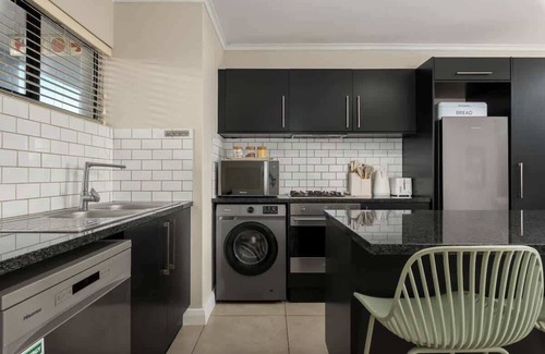 Century City Apartamento | Modern 2 Bed Century City Apartment, Pool + Braai