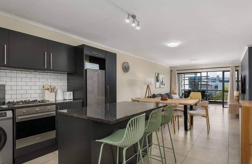 Century City Apartamento | Modern 2 Bed Century City Apartment, Pool + Braai