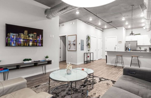St. Petersburg - Clearwater Apartamento | Modern 2 Bed Getaway Steps from Tropicana Field!