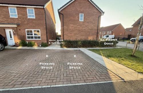 Warwick Casa | Modern 2-Bed House with EV - Hosted by Hutch Lifestyle