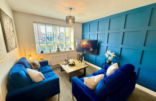 Warwick Casa | Modern 2-Bed House with EV - Hosted by Hutch Lifestyle