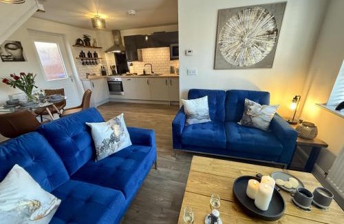 Warwick Casa | Modern 2-Bed House with EV - Hosted by Hutch Lifestyle