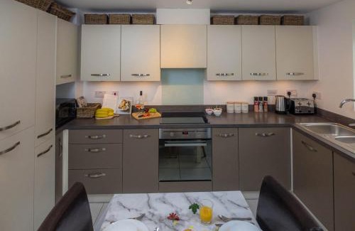 Nottingham Casa | Modern 2 Bed House with Parking and Garden