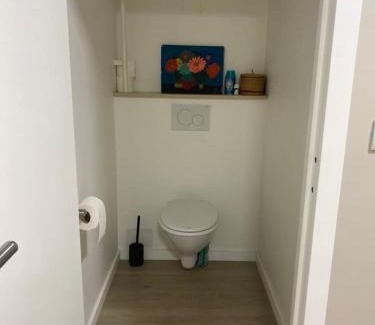 Sint-Jans-Molenbeek Apartamento | Modern 2-Bed Urban Apartment