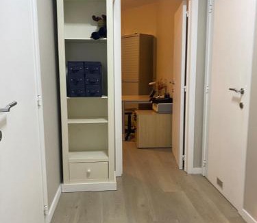 Sint-Jans-Molenbeek Apartamento | Modern 2-Bed Urban Apartment