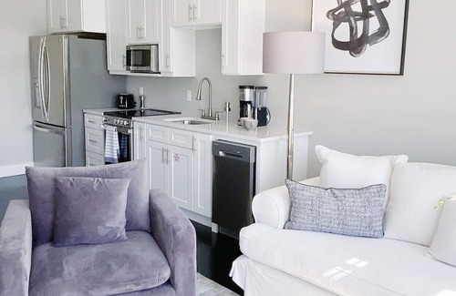 Seagrove Beach Apartamento | Modern 2 Bedroom Apartment on 30A with Balcony. Close to Beach and Seaside!
