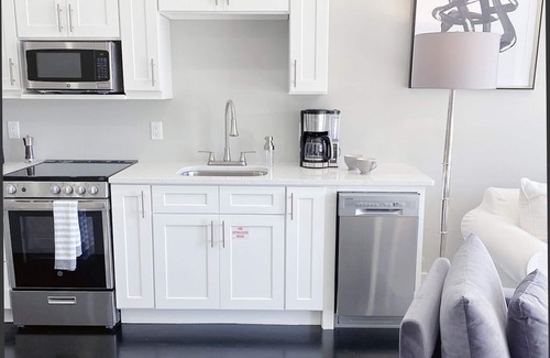 Seagrove Beach Apartamento | Modern 2 Bedroom Apartment on 30A with Balcony. Close to Beach and Seaside!