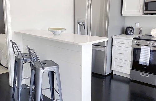 Seagrove Beach Apartamento | Modern 2 Bedroom Apartment on 30A with Balcony. Close to Beach and Seaside!