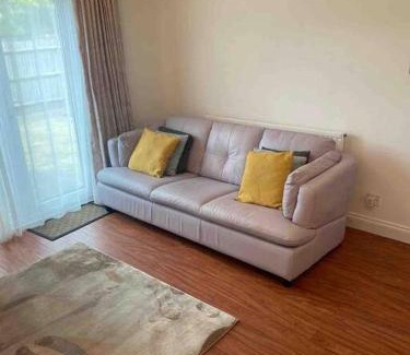 Cole Green Casa | Modern 2 bedroom house with WIFI