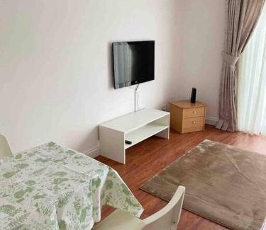 Cole Green Casa | Modern 2 bedroom house with WIFI