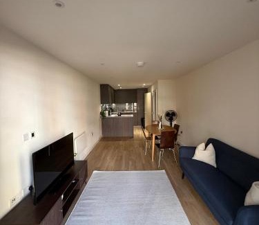 Whittington Apartamento | Modern 2-Bedroom 2-Bath Apartment- Contractors and Long Stays Dis-Count