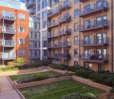 Whittington Apartamento | Modern 2-Bedroom 2-Bath Apartment- Contractors and Long Stays Dis-Count