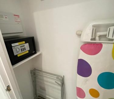 Upton Cheyney Apartamento | Modern 2 bedroom apartment, with car parking.