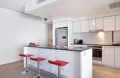 Broadbeach Apartamento | Modern 2 Bedroom Apartment in Sierra Grand - CoastHM