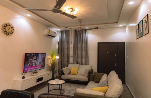 Accra Apartamento | Modern 2-bedroom apartment with WiFi, AC in lovely Accra-Winneba Road,Blue Rose