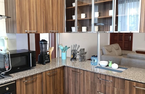 Kilimani Apartamento | Modern 2-bedroom apartment Fully Furnished and serviced with free Internet.