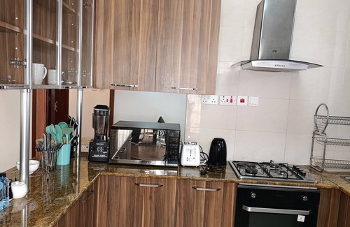 Kilimani Apartamento | Modern 2-bedroom apartment Fully Furnished and serviced with free Internet.