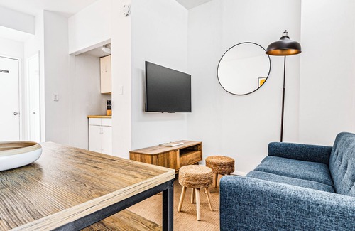 Hell's Kitchen Apartamento | Modern 2-Bedroom Apt in the Heart of Midtown