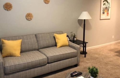 Downtown Greensboro Apartamento | Modern 2-Bedroom Condo Downtown Greensboro!