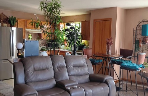 Warren Condominio | Modern 2-Bedroom Condo in Warren