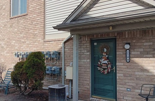 Warren Condominio | Modern 2-Bedroom Condo in Warren