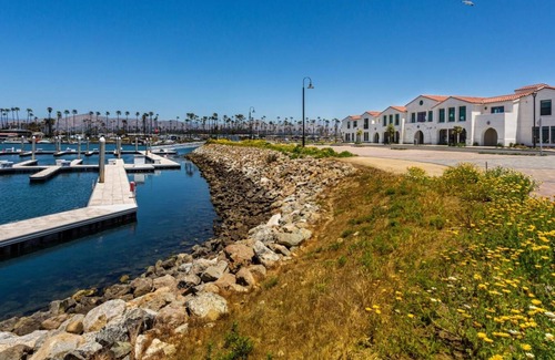 Ventura Condominio | Modern 2 bedroom condo with ocean view, pool, tennis