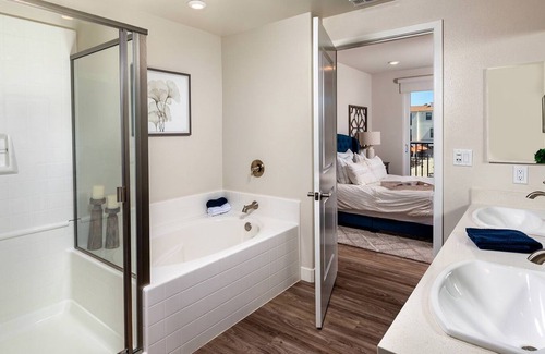 Ventura Condominio | Modern 2 bedroom condo with ocean view, pool, tennis